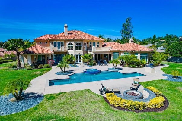 Backyard, Exterior, Facade, Pool, Mediterranean