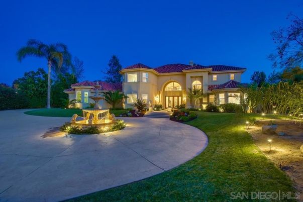 Backyard, Exterior, Facade, Mediterranean