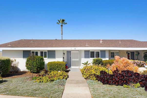 Exterior, Facade, Ranch