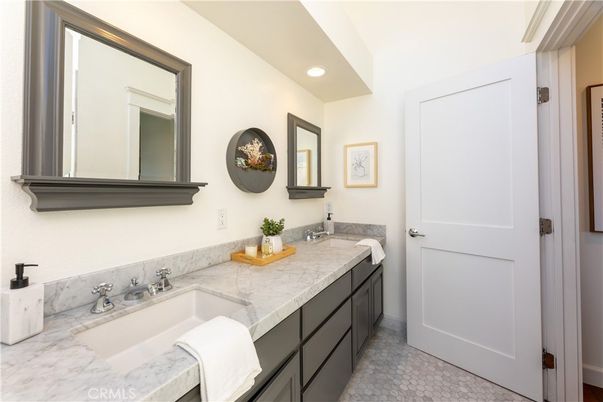 Bathroom, Dual Sink Vanities, Interior, Recessed Lighting
