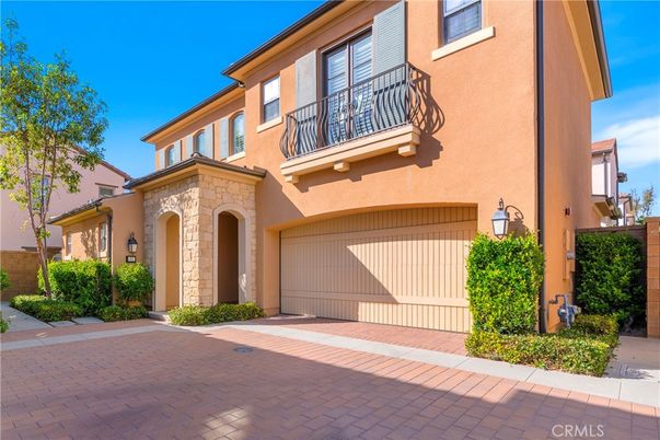 Attached, Exterior, Facade, Mediterranean