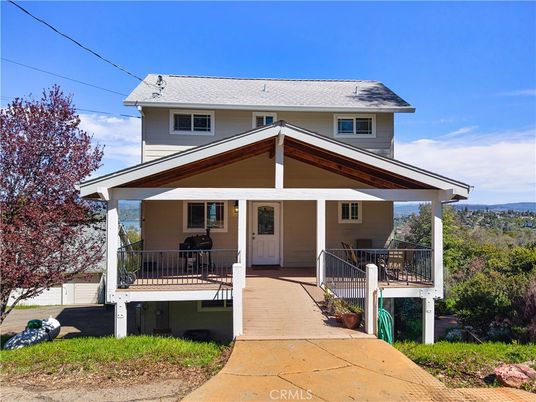 Exterior, Facade, American Foursquare