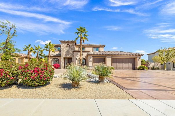 Attached, Exterior, Facade, Mediterranean