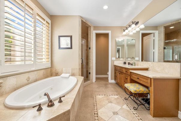Bathroom, Dual Sink Vanities, Interior, Recessed Lighting