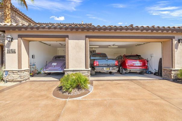 Exterior, Garage