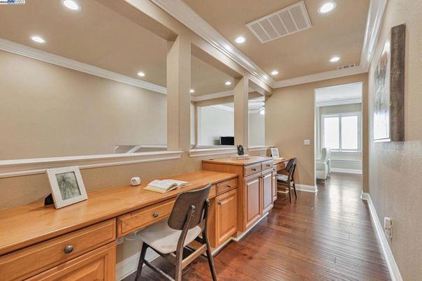 Home Office, Interior, Recessed Lighting, Wood Texture Flooring
