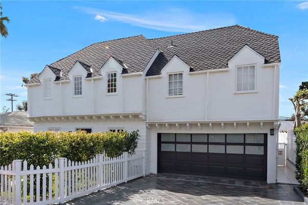 Attached, Exterior, Facade, Farmhouse