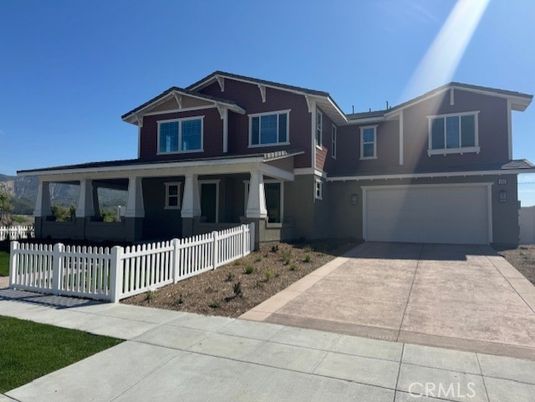 Attached, Exterior, Facade, American Craftsman