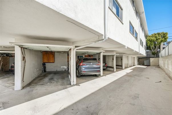 Exterior, Garage