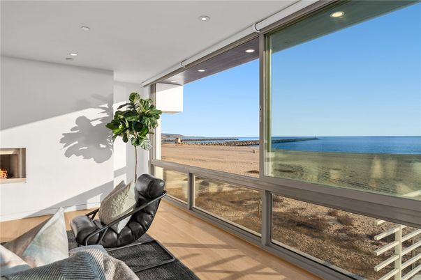Interior, Recessed Lighting, Water, Wood Texture Flooring