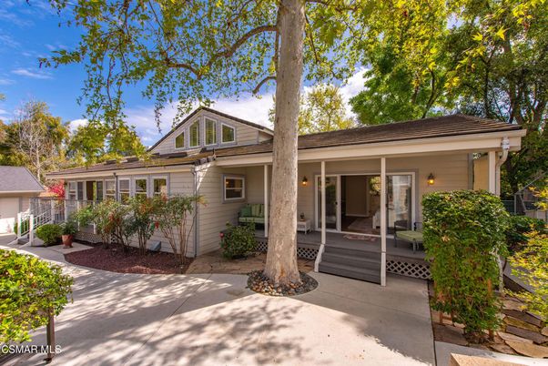 Exterior, Facade, Ranch