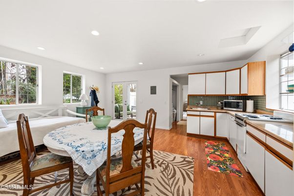 Dining room, Interior, Kitchen, Recessed Lighting, Wood Texture Flooring