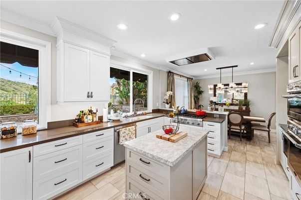 Dining room, Interior, Kitchen, Pendant Lights, Recessed Lighting, Stainless Steel Appliances, Wood Texture Flooring