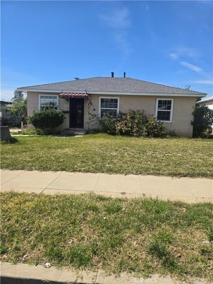 Backyard, Exterior, Facade, Ranch