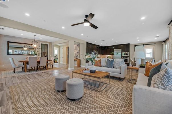 Dining room, Interior, Kitchen, Living room, Pendant Lights, Recessed Lighting, Stainless Steel Appliances