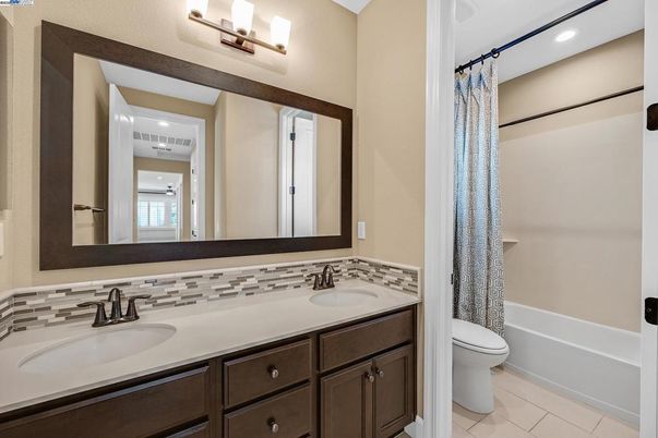 Bathroom, Dual Sink Vanities, Interior, Recessed Lighting