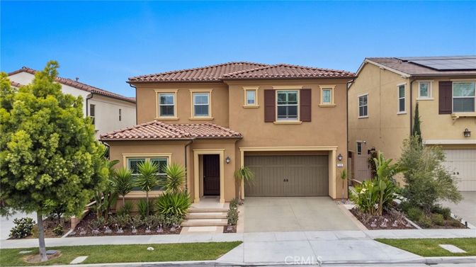 Attached, Exterior, Facade, Solar Panels, Mediterranean
