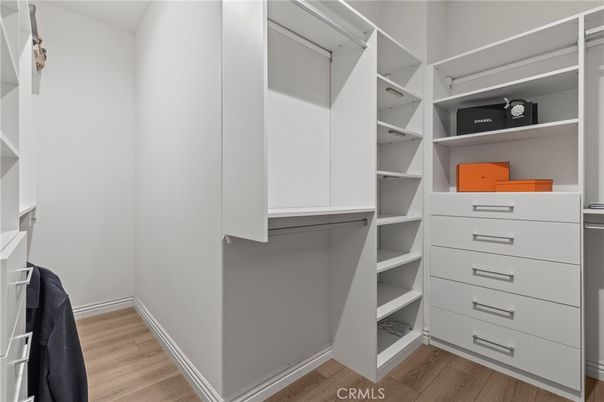 Interior, Walk-in Closets, Wood Texture Flooring
