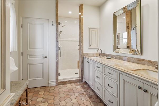 Bathroom, Dual Sink Vanities, Interior, Recessed Lighting