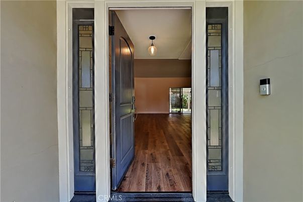 Interior, Pendant Lights, Wood Texture Flooring