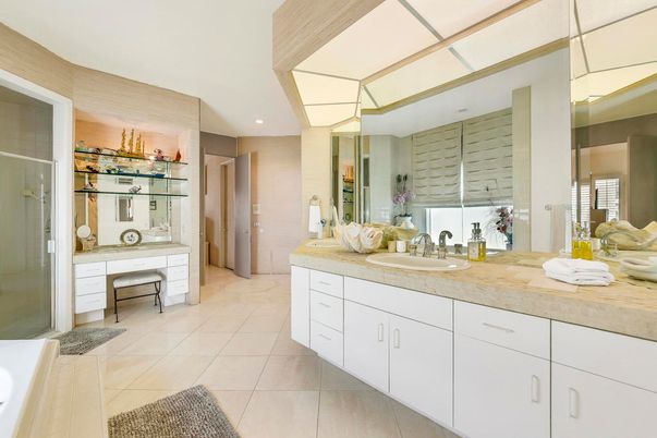 Bathroom, Dual Sink Vanities, Interior, Recessed Lighting