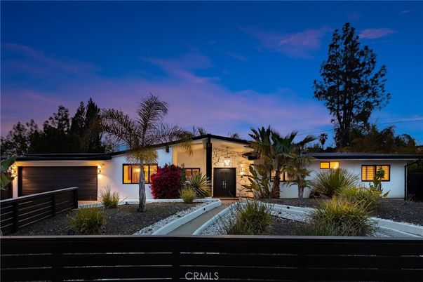 Attached, Exterior, Facade, Modern
