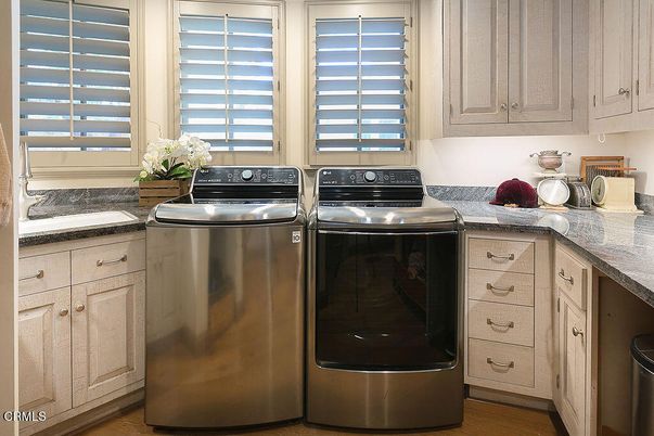 Interior, Washer, Wood Texture Flooring