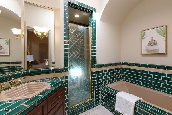Bathroom, Interior, Recessed Lighting, Tile Countertops
