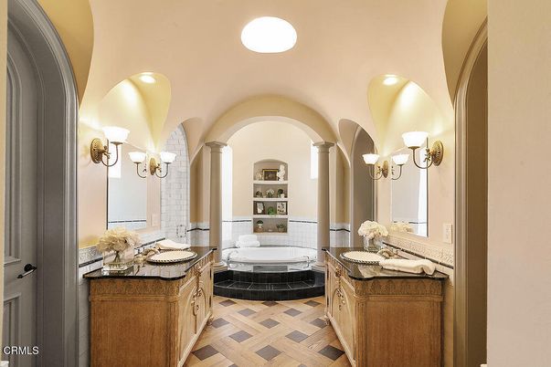 Bathroom, Interior, Recessed Lighting
