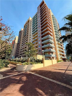 Exterior, Facade, Condo Building