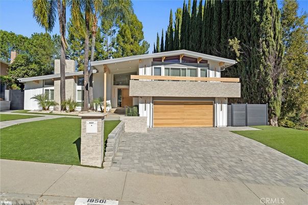 Attached, Exterior, Facade, Modern