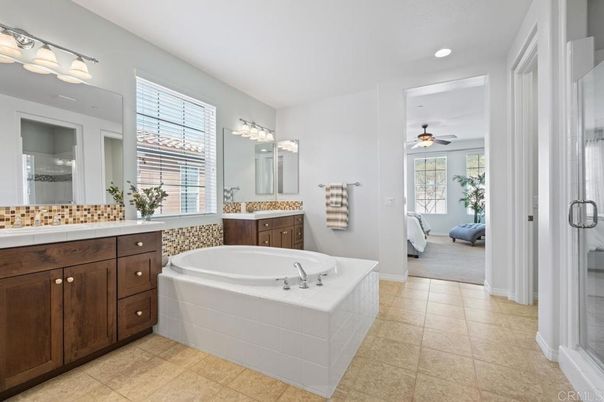 Bathroom, Dual Sink Vanities, Interior, Recessed Lighting