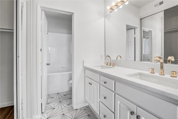 Bathroom, Dual Sink Vanities, Interior