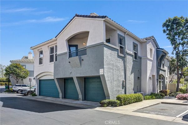 Attached, Exterior, Facade, Mediterranean
