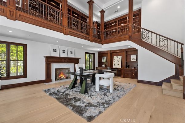 Dining room, Fireplace, Interior, Recessed Lighting, Wood Texture Flooring
