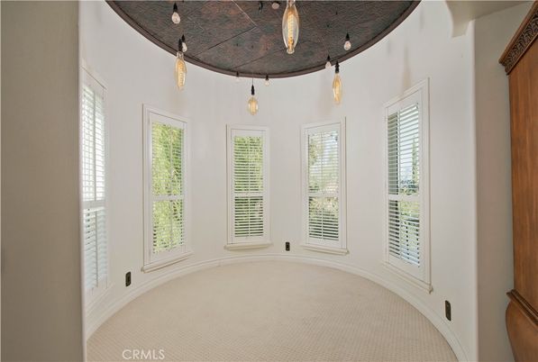 Empty room, Interior, Pendant Lights