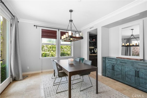 Chandelier, Dining room, Interior, Pendant Lights