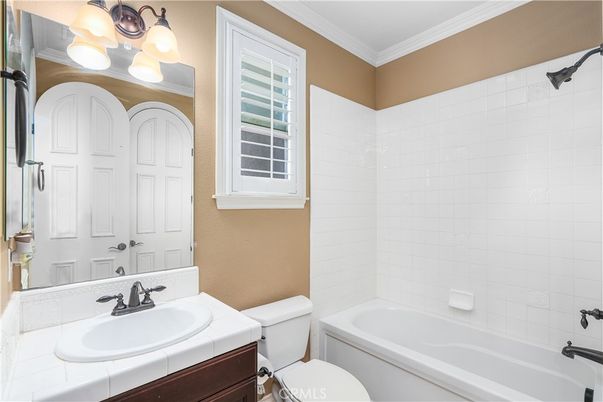 Bathroom, Interior, Tile Countertops