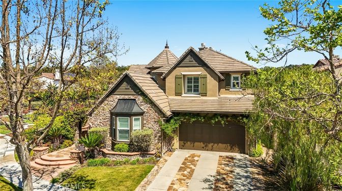 Attached, Exterior, Facade, Tudor Revival