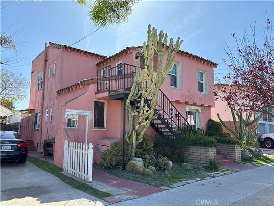Exterior, Facade, Mediterranean
