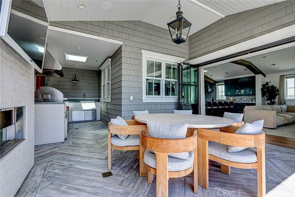 Dining room, Exterior