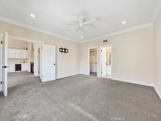 Empty room, Interior, Recessed Lighting