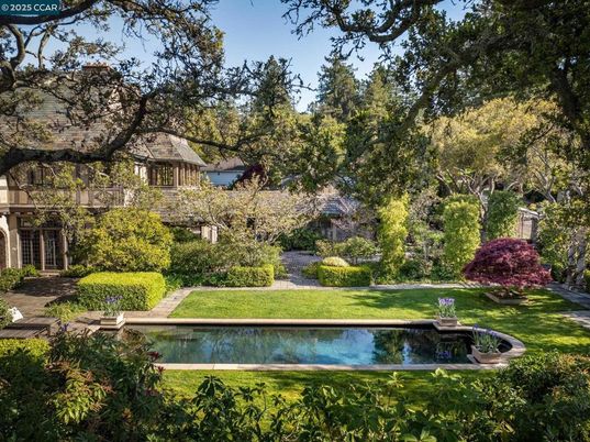 Exterior, Lake, Pool