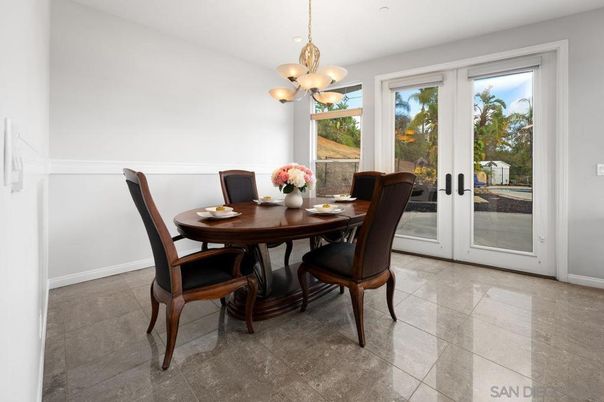 Chandelier, Dining room, Interior, Pendant Lights