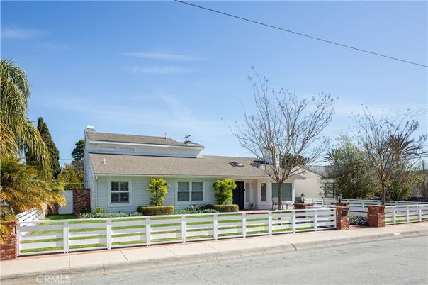 Exterior, Facade, Cape Cod