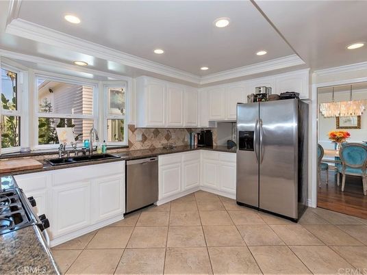 Chandelier, Dining room, Interior, Kitchen, Recessed Lighting, Stainless Steel Appliances