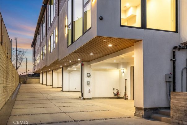 Exterior, Facade, None