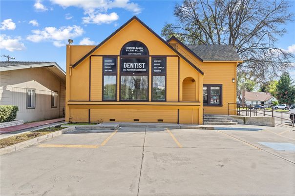 Exterior, Facade, None