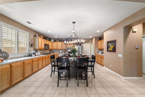 Chandelier, Dining room, Interior, Kitchen, Pendant Lights, Recessed Lighting, Tile Countertops