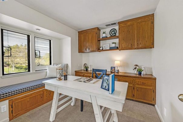 Home Office, Interior